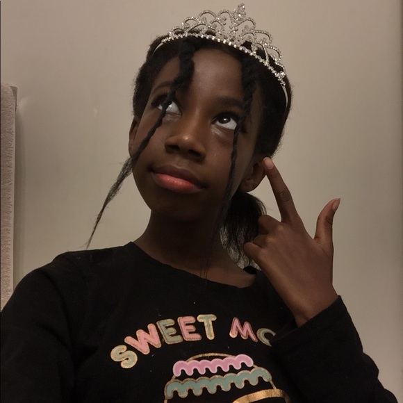 Meet your Posher, Isabella - Picture 3 of 7